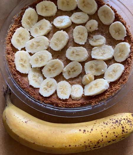 Use stale animal crackers and brown bananas for this banana cream pie recipe